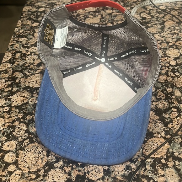 Hurley USA SnapBack *RARE* Hurley USA SnapBack *RARE* great condition. - Picture 2 of 6